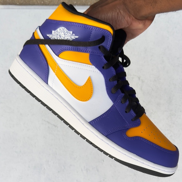 AJ 1Mid lakers colorway - Picture 7 of 8